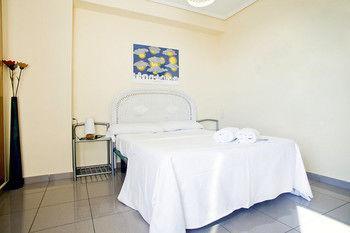 Accommodation Beach Apartments Валенсия Экстерьер фото