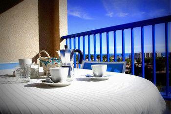 Accommodation Beach Apartments Валенсия Экстерьер фото